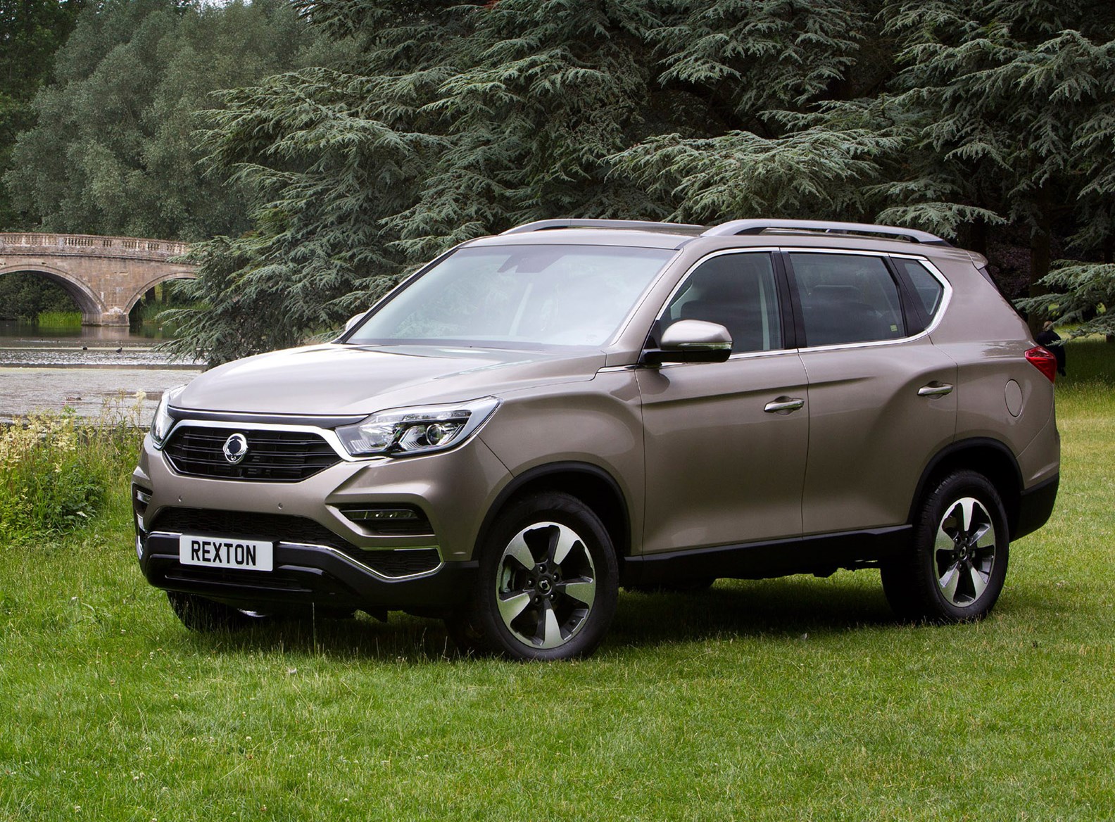 Ssangyong rexton 2019 фото