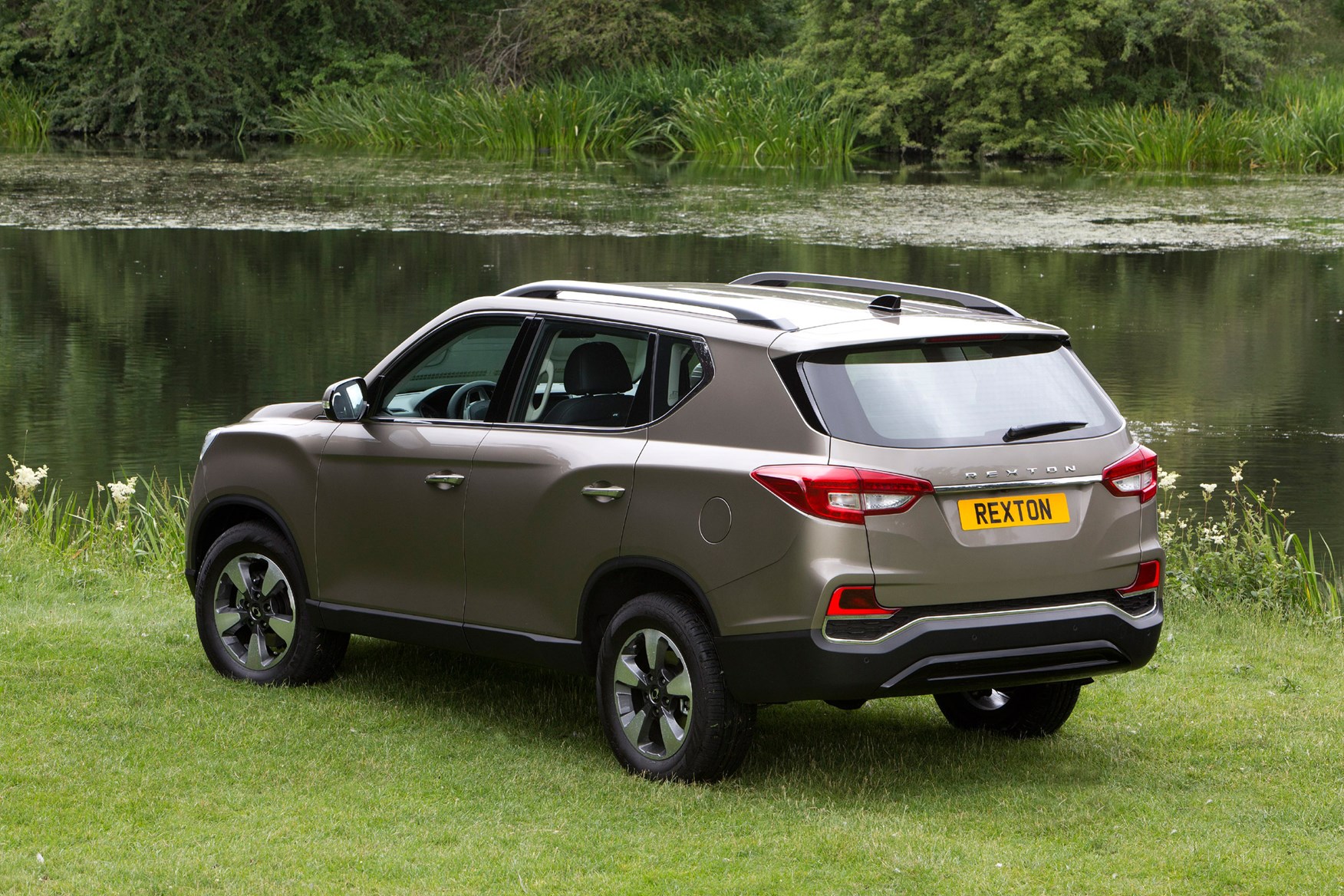 SsangYong Rexton SUV (2018 ) Photos Parkers