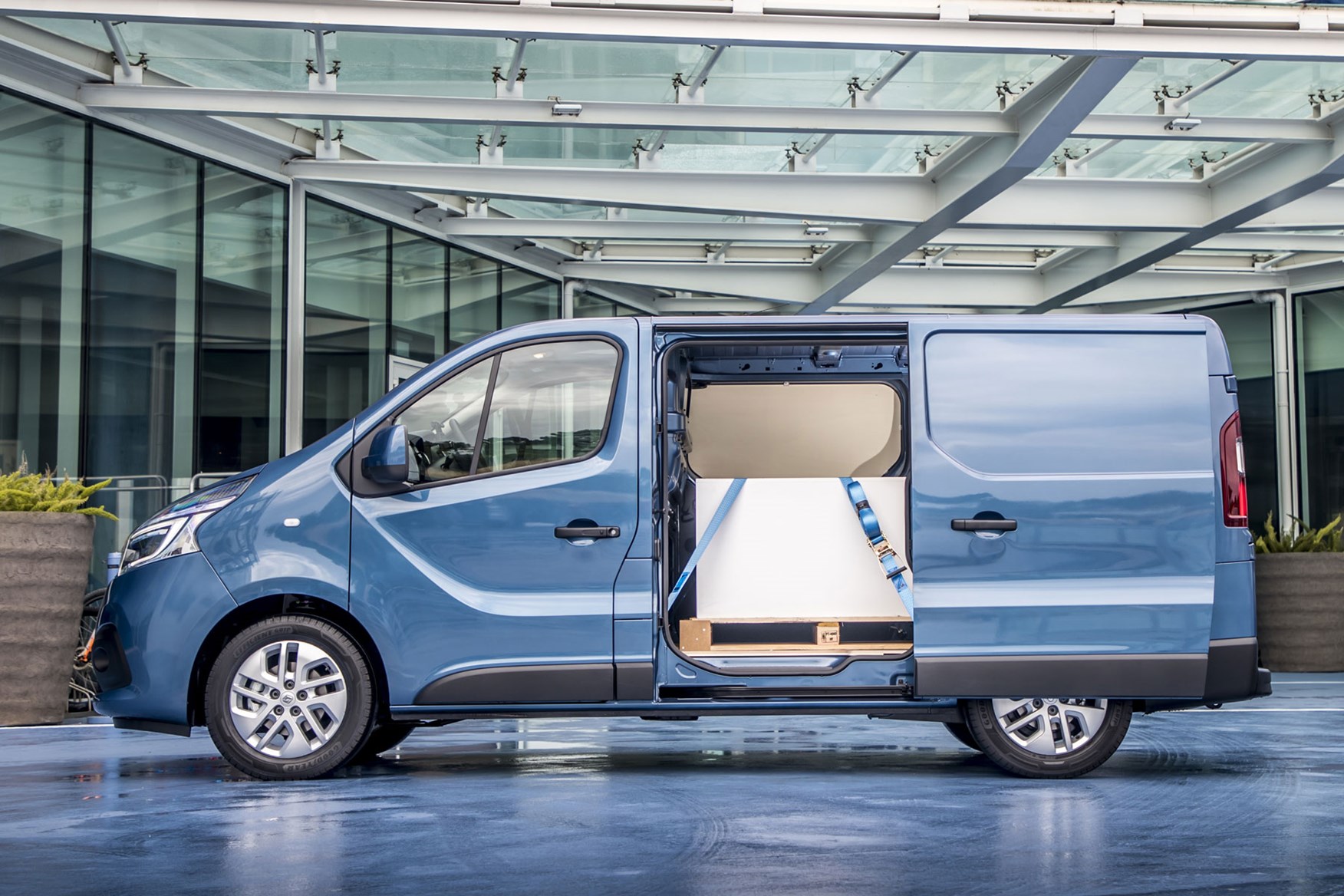 renault trafic sport height