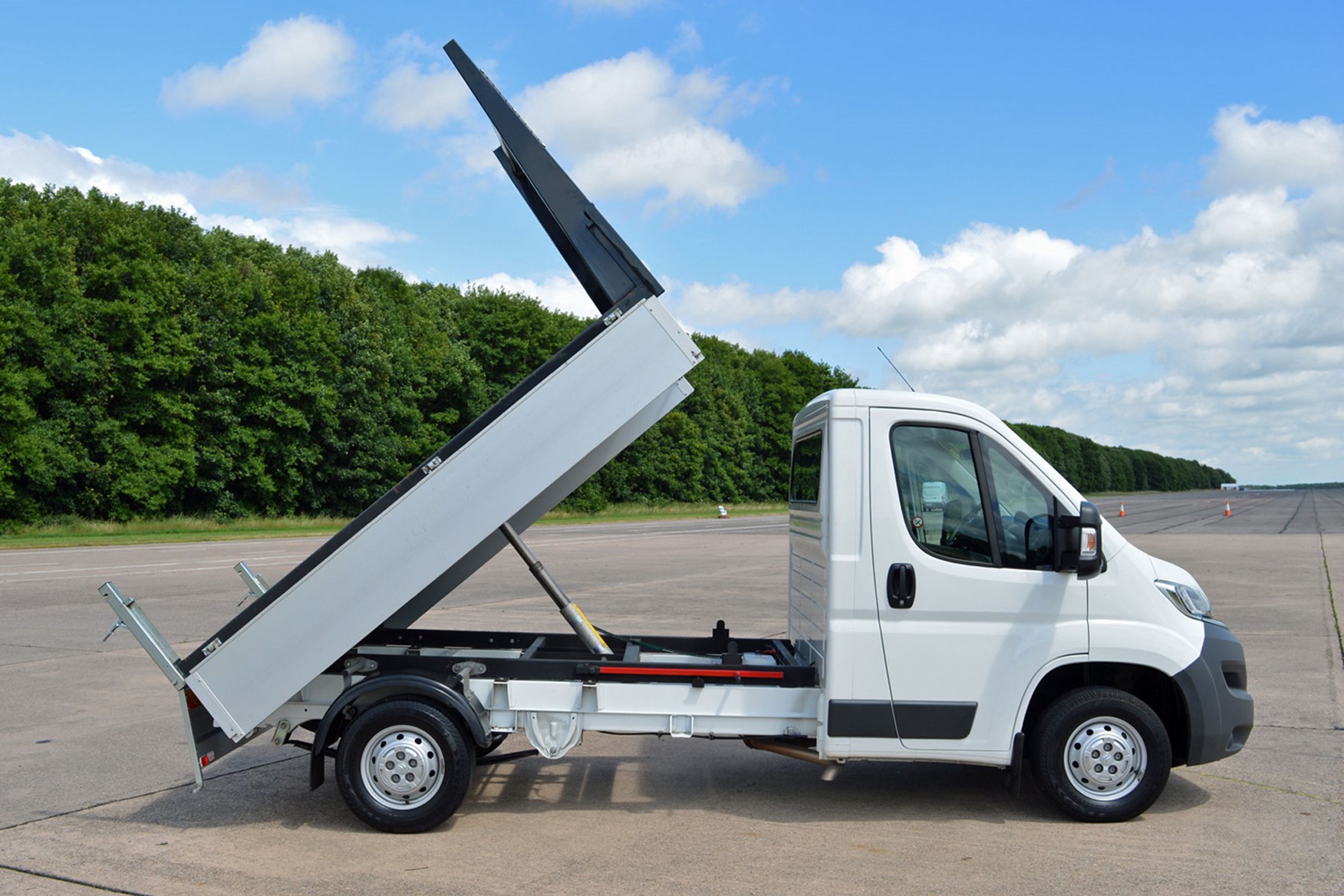 Citroen Relay 2.2 HDi Tipper review - side view, tipper-bed raised
