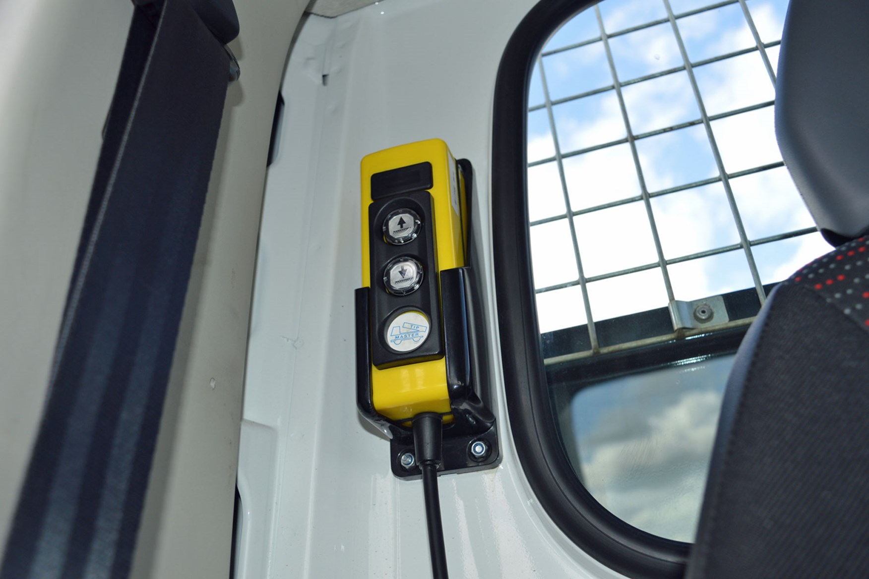 Citroen Relay 2.2 HDi Tipper review - control stored in cab