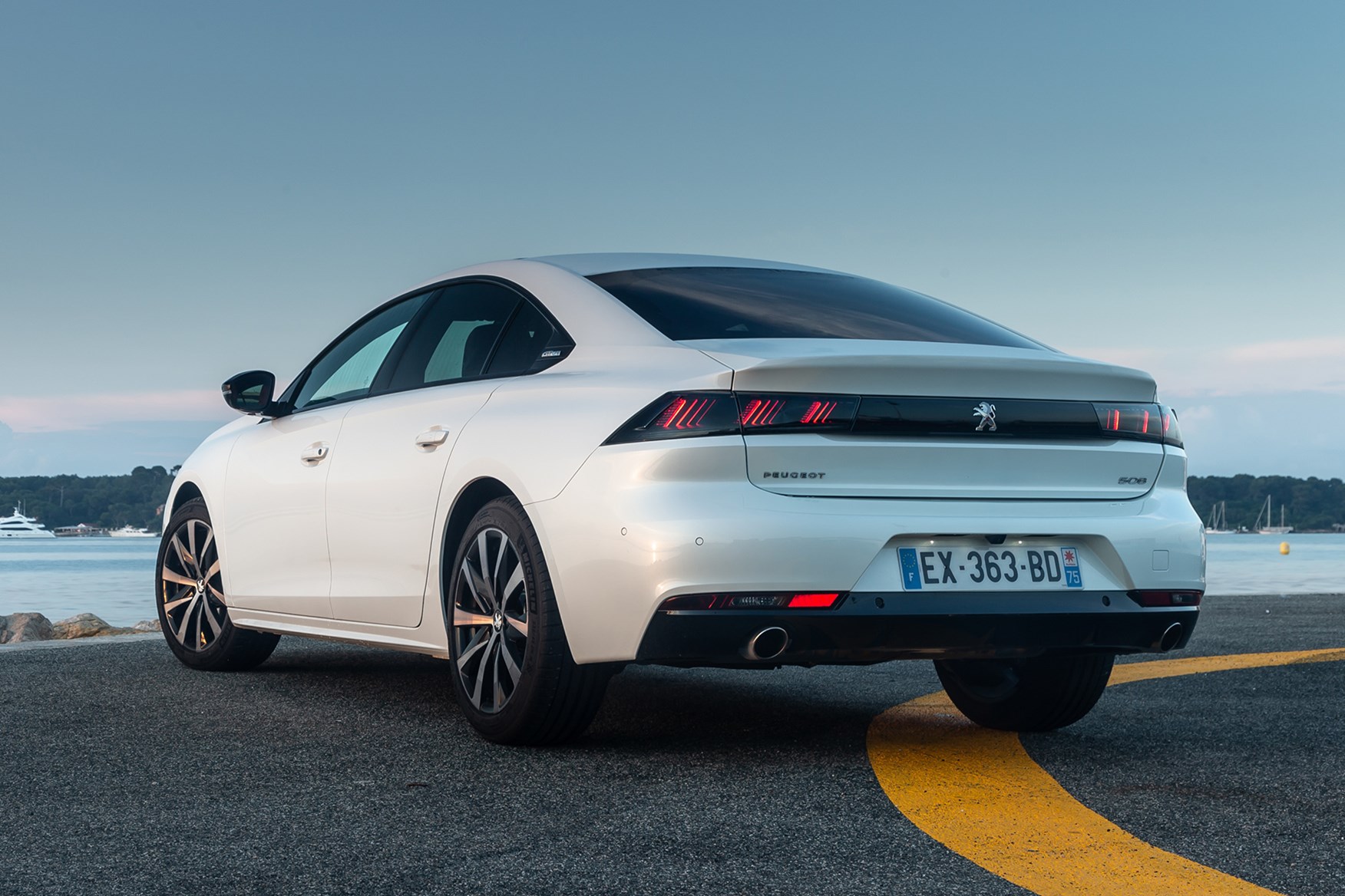 Peugeot 508 Fastback (2018 ) Photos Parkers