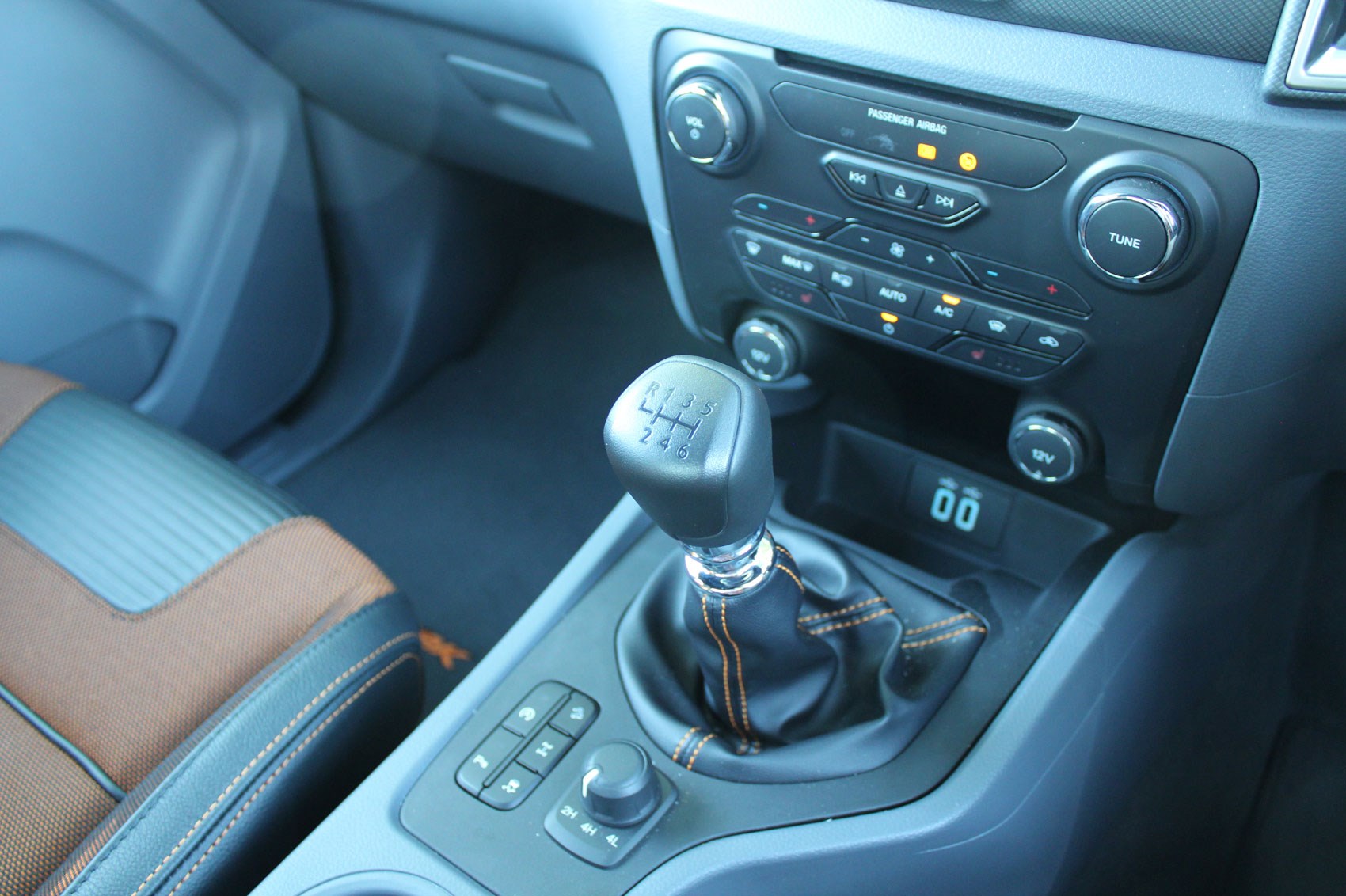 Ford Ranger Wildtrak Euro 6 review - gearlever