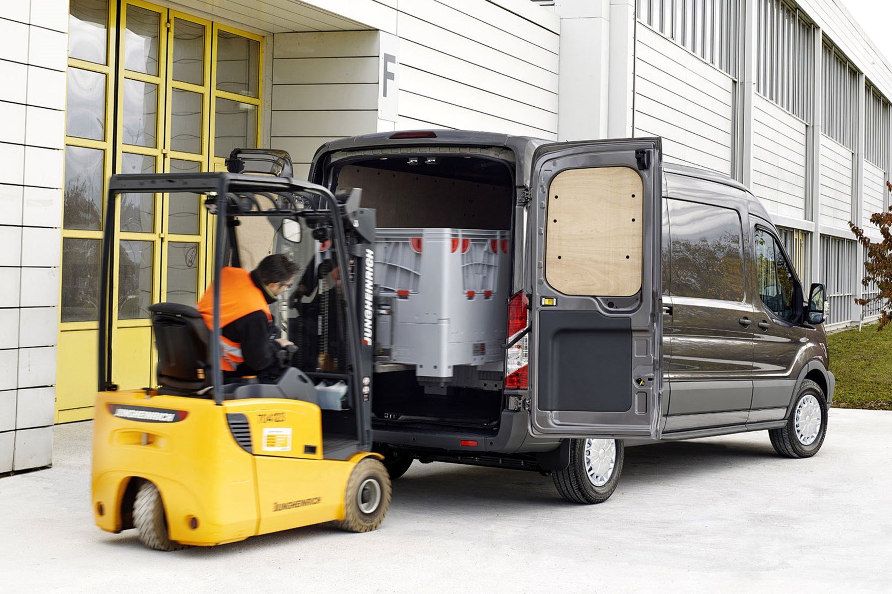 ford-transit-van-dimensions-capacity-payload-volume-towing-parkers