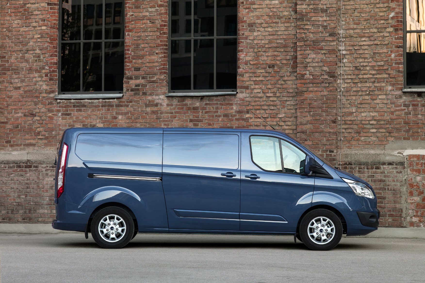 Ford Transit Custom dimensions - 2012 pre-facelift L2 side view
