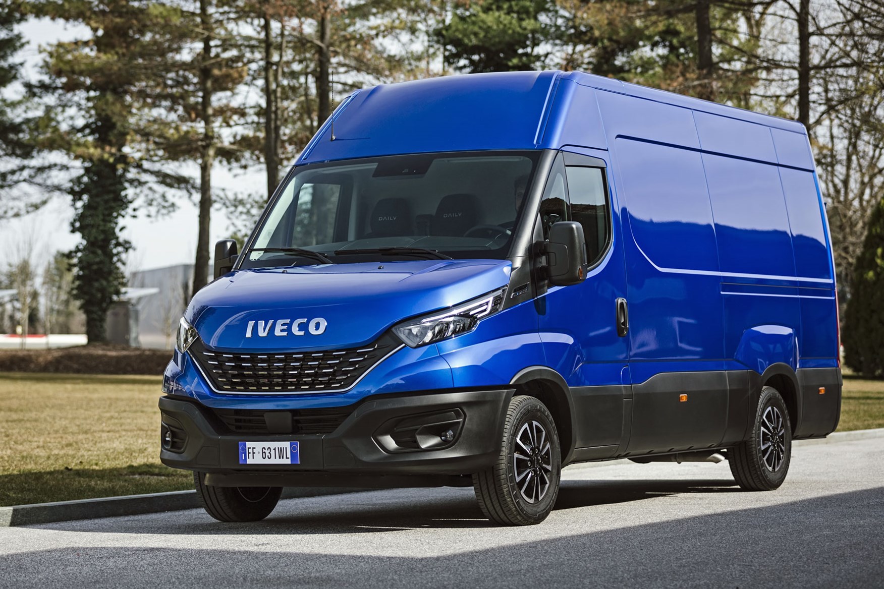 2019 Iveco New Daily - panel van, front view, blue