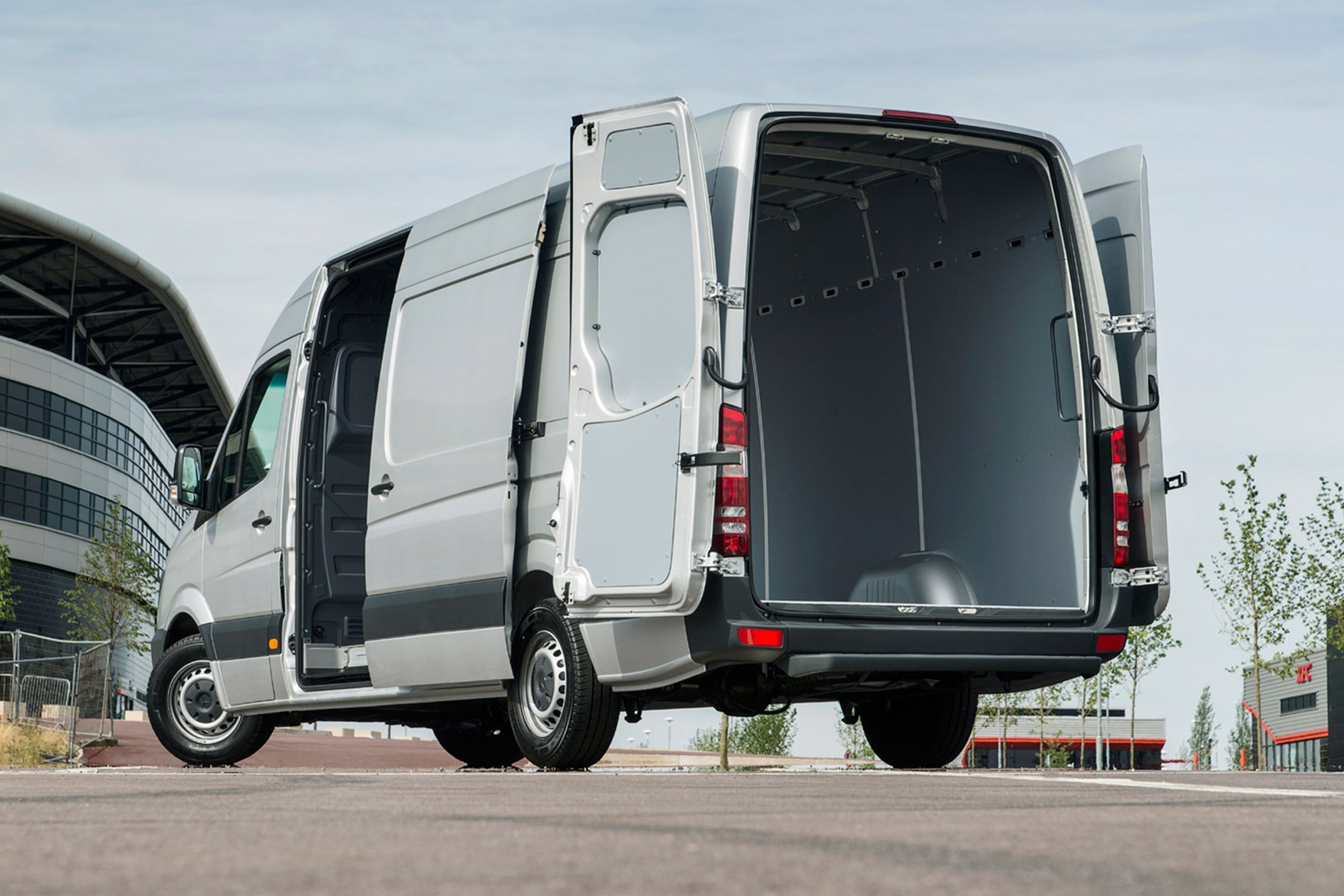 Mercedes-Benz Sprinter full review on Parkers Vans - load area access
