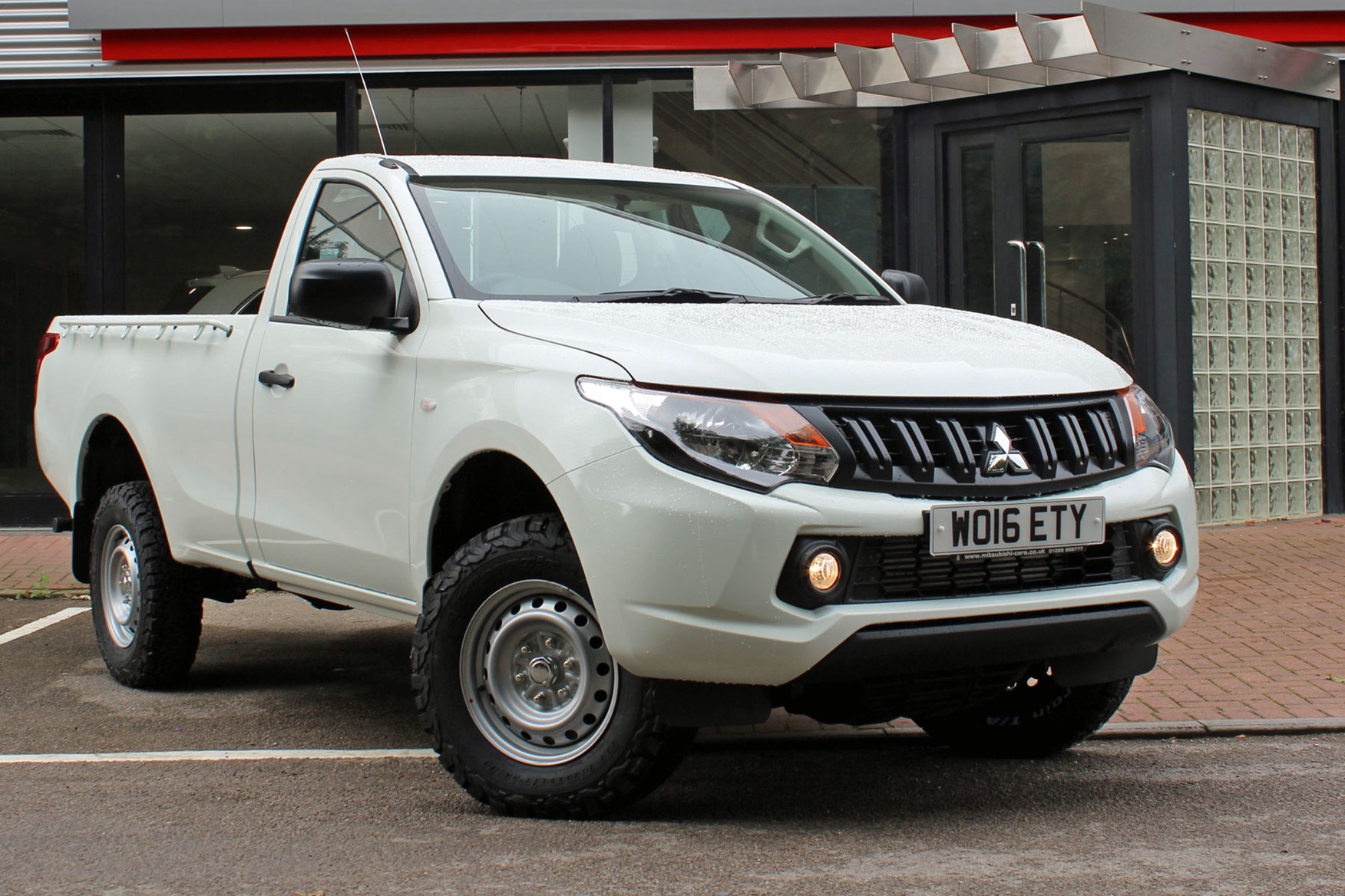 Mitsubishi L200 4Life Single Cab review - front view, white