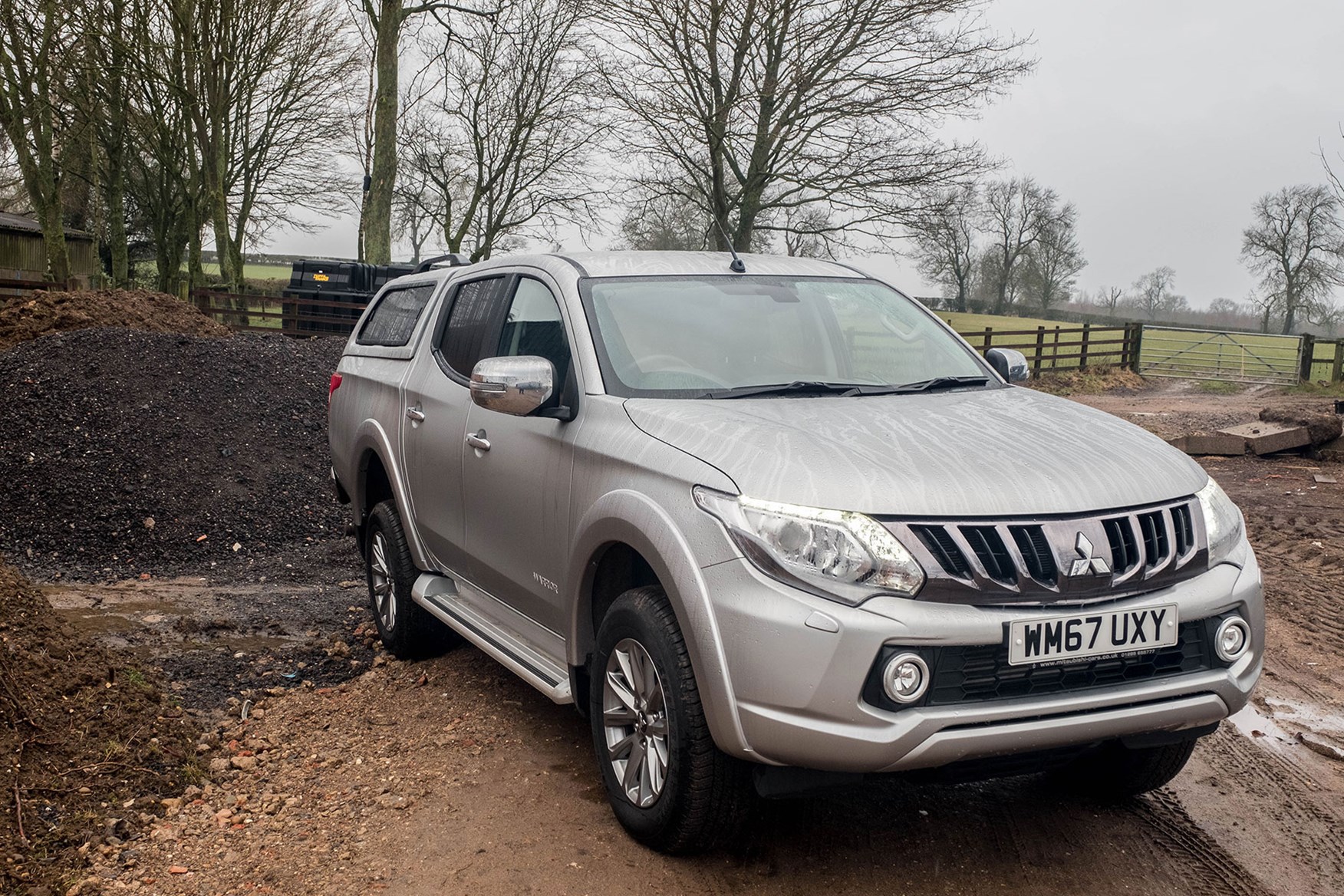 Mistubishi L200 Warrior 2018 review - front view, silver, rain