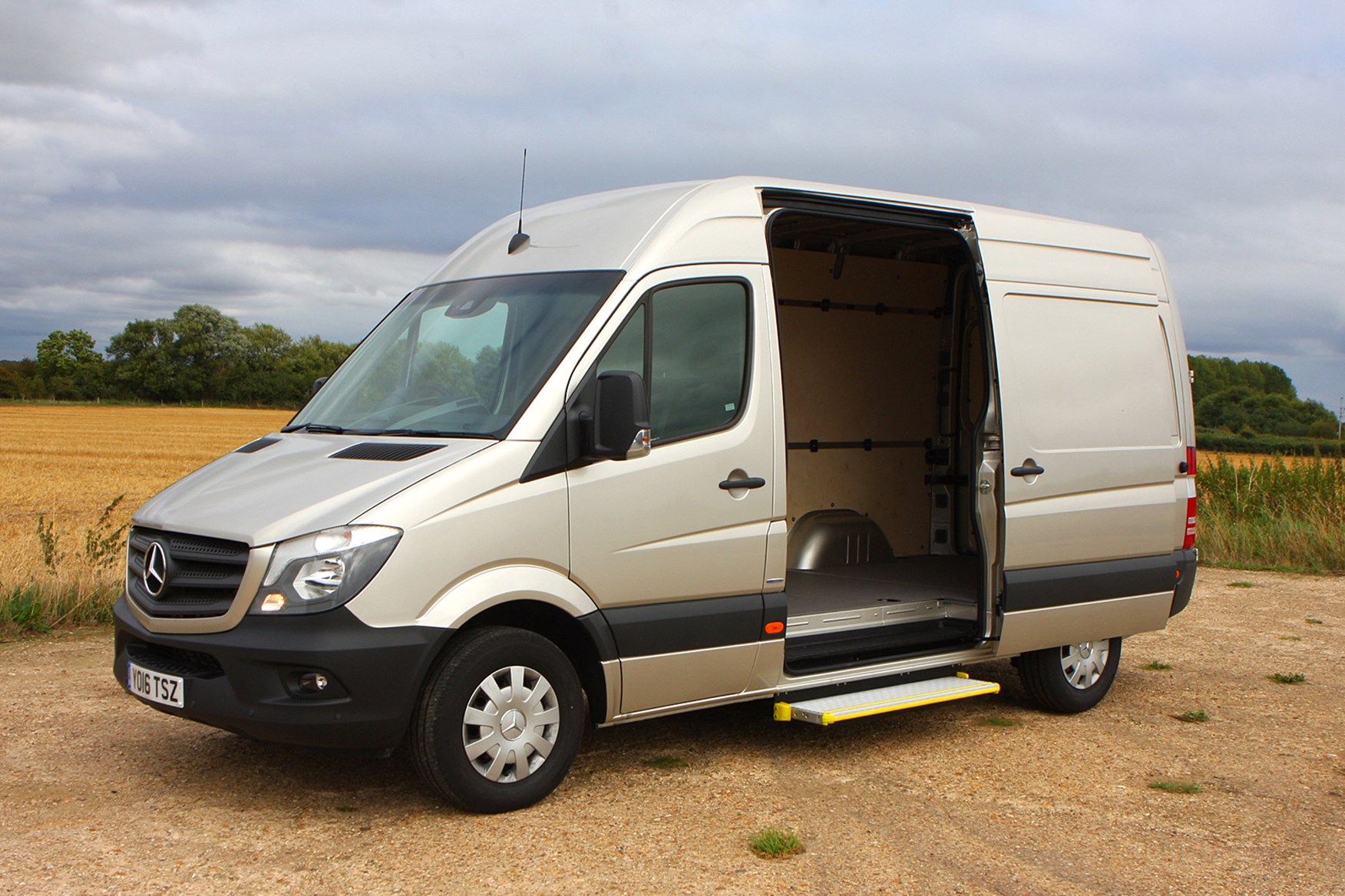Mercedes-Benz Sprinter full review on Parkers Vans - load area