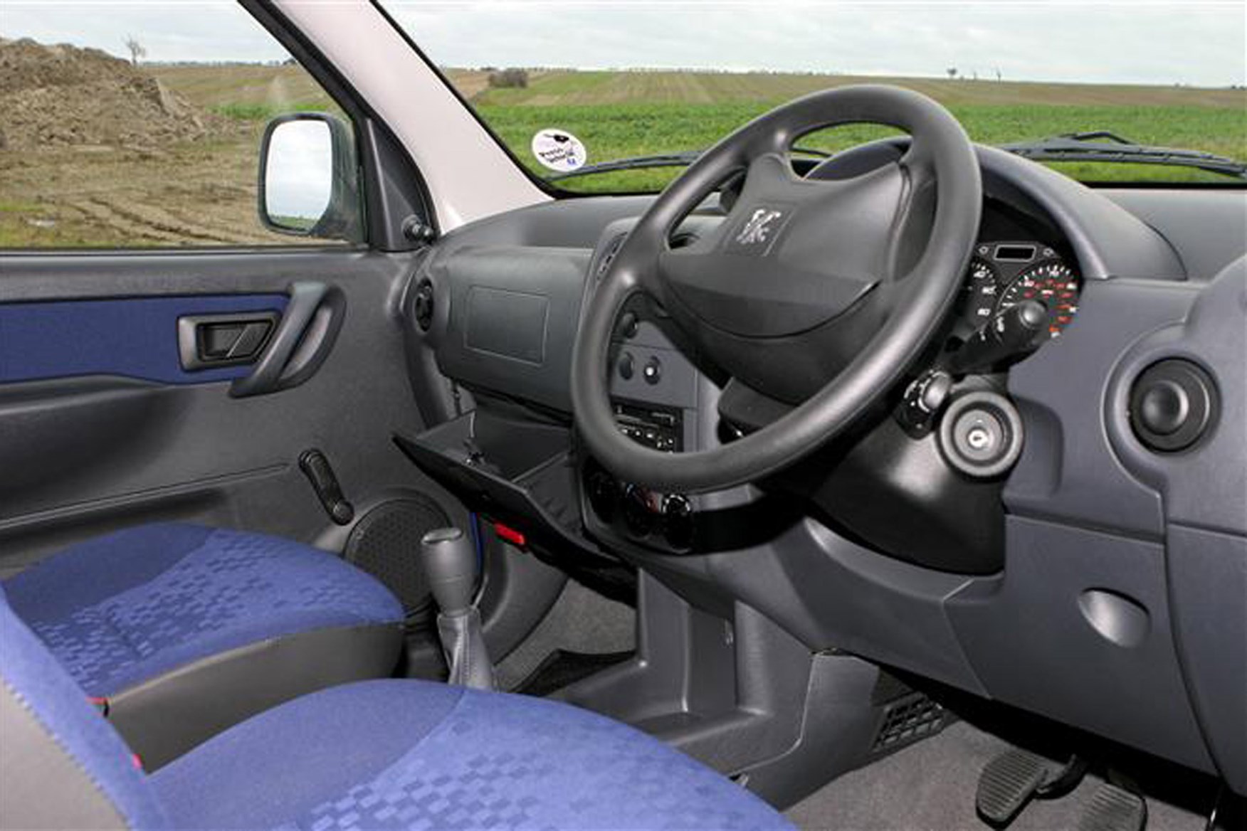 Peugeot Partner review on Parkers Vans - interior