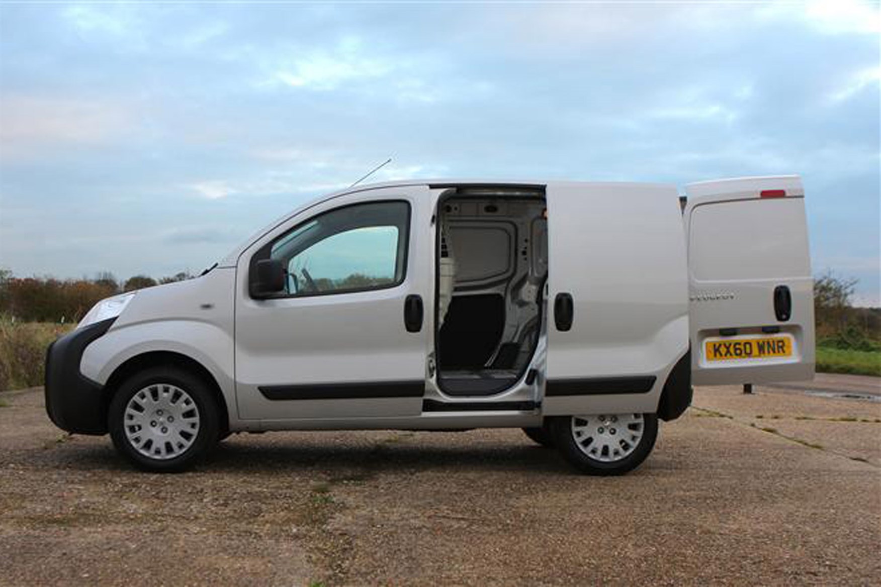 Peugeot Bipper Van Dimensions 08 17 Capacity Payload Volume Towing Parkers