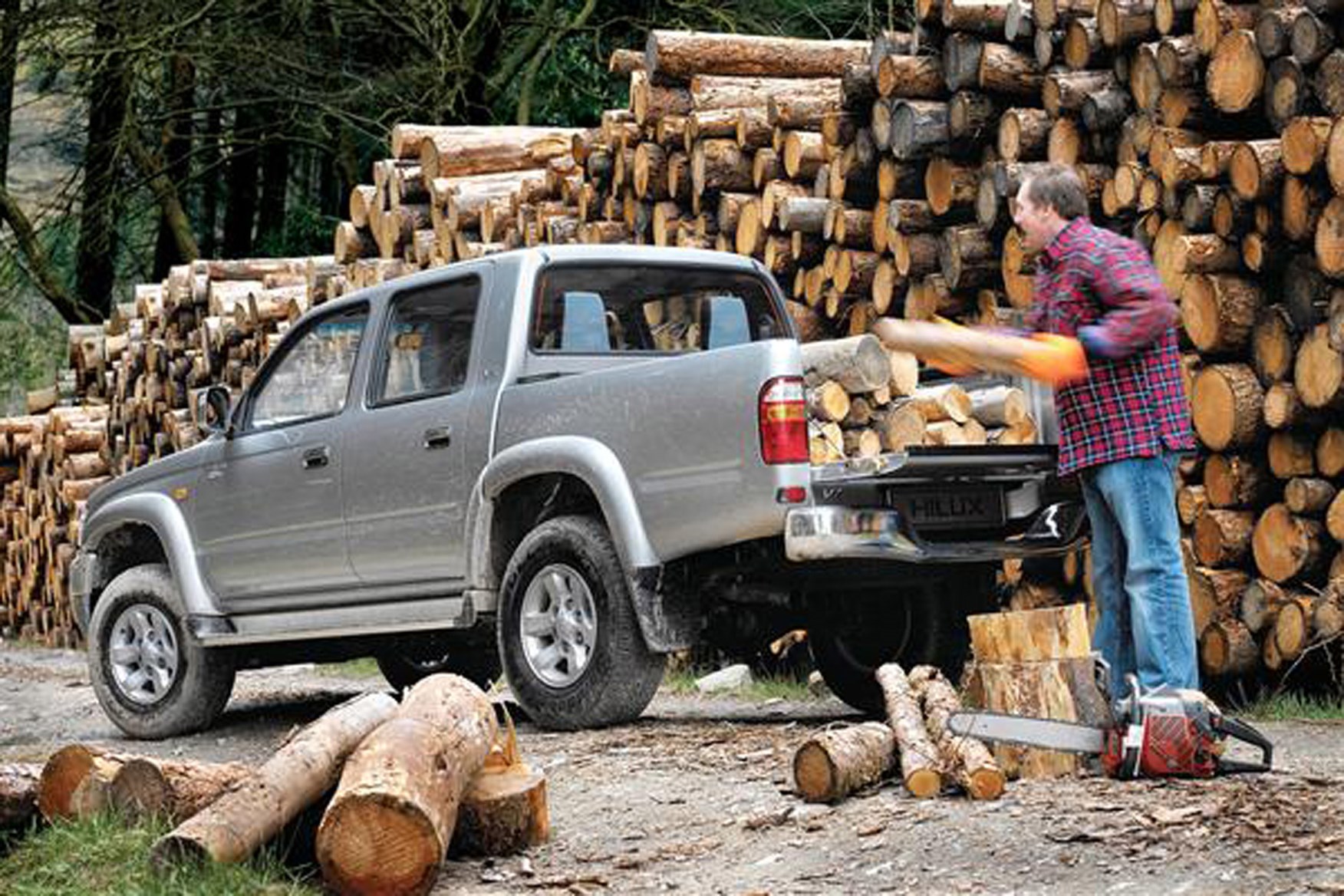 Toyota Hilux review on Parkers Vans - load area