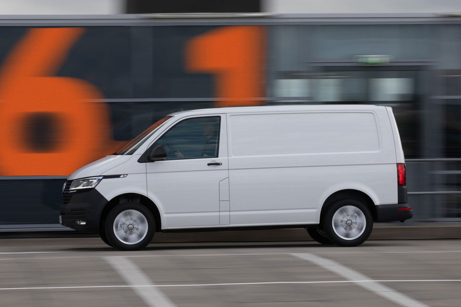 Volkswagen Transporter review (2020) | Parkers