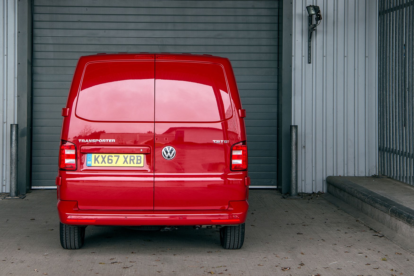 New Volkswagen Transporter Review | Parkers