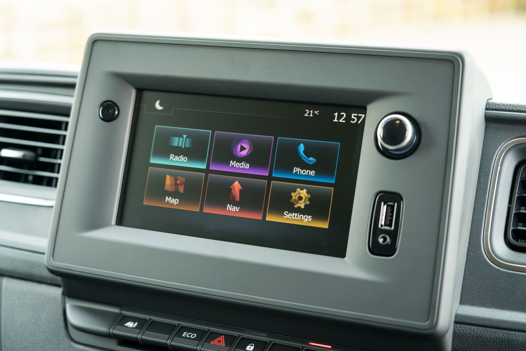 Vauxhall Movano review - 2020 model year, touchscreen infotainment system, 2019