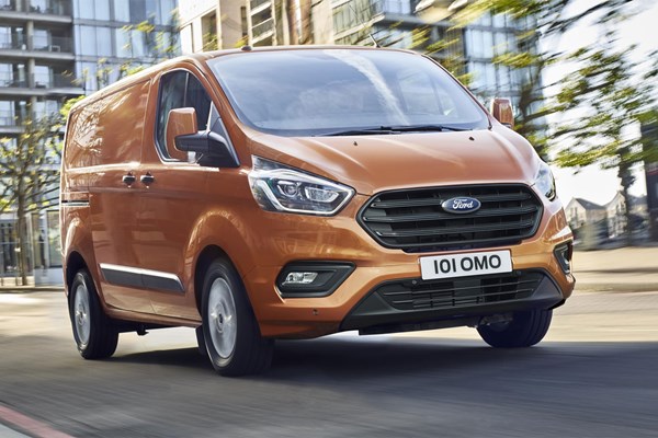 New Ford Transit Custom for 2018 – info and pictures of facelift for UK's  bestselling van | Parkers