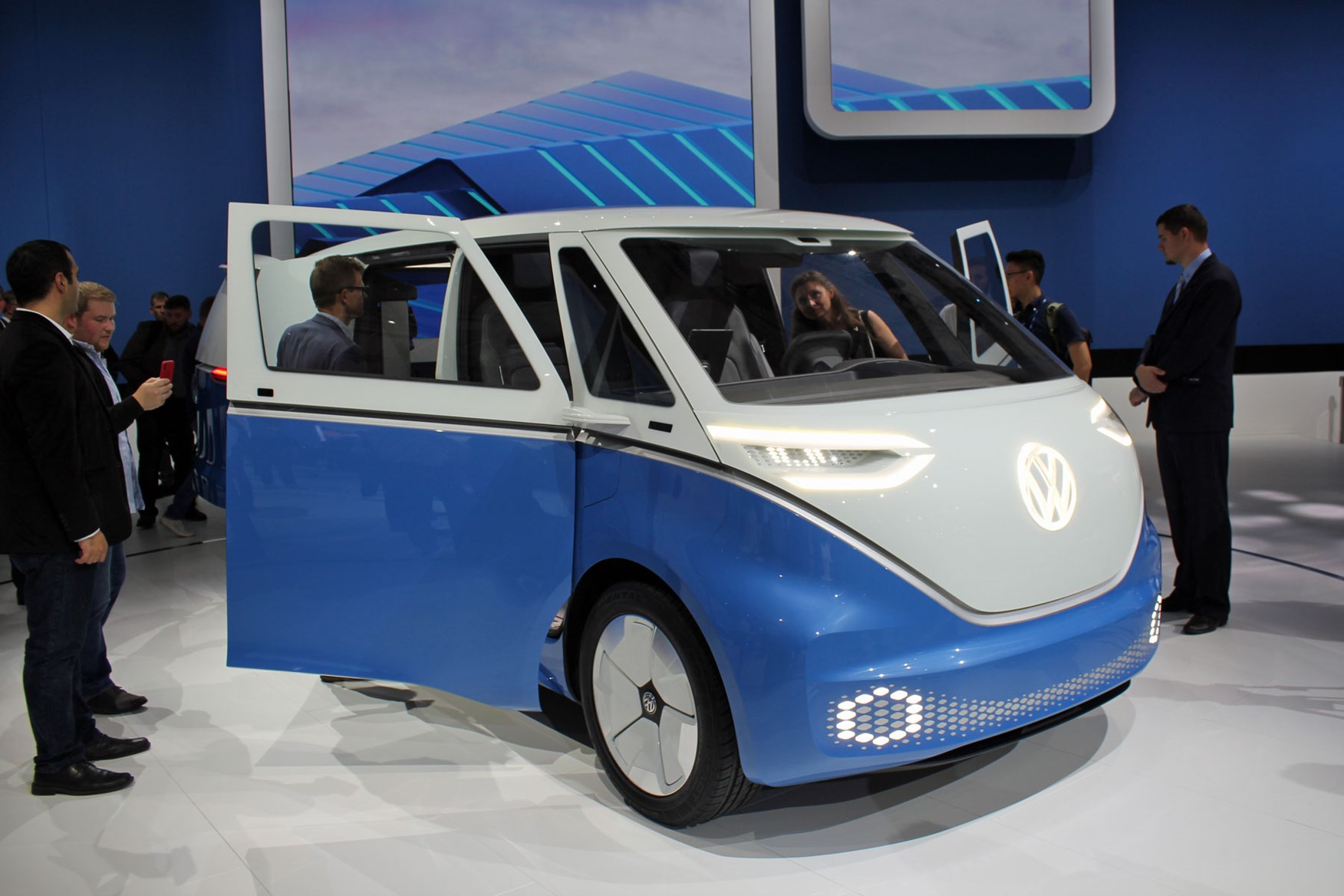 New Electric Volkswagen Van Vw Id We Uncover The Electric Suv | Sexiz Pix