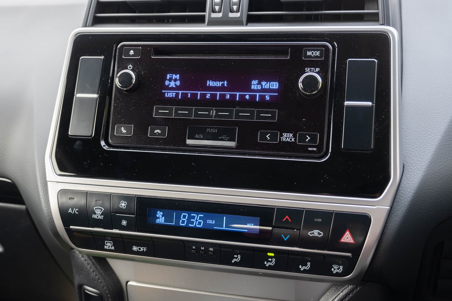 Toyota Land Cruiser Utility radio