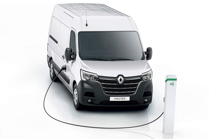 2019 Renault Master facelift - ZE electric van, plugged in to charge