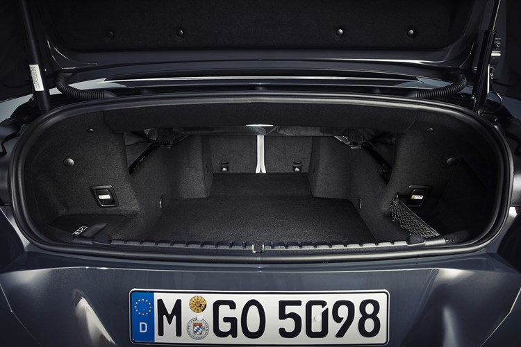 BMW 8 Series Convertible boot 2019