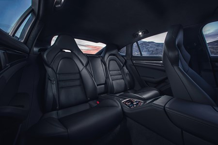 porsche panamera isofix