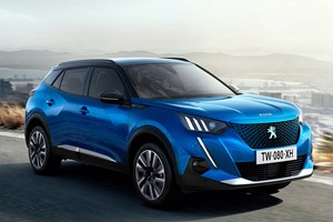 Peugeot 2008 (2020) front tracking photo