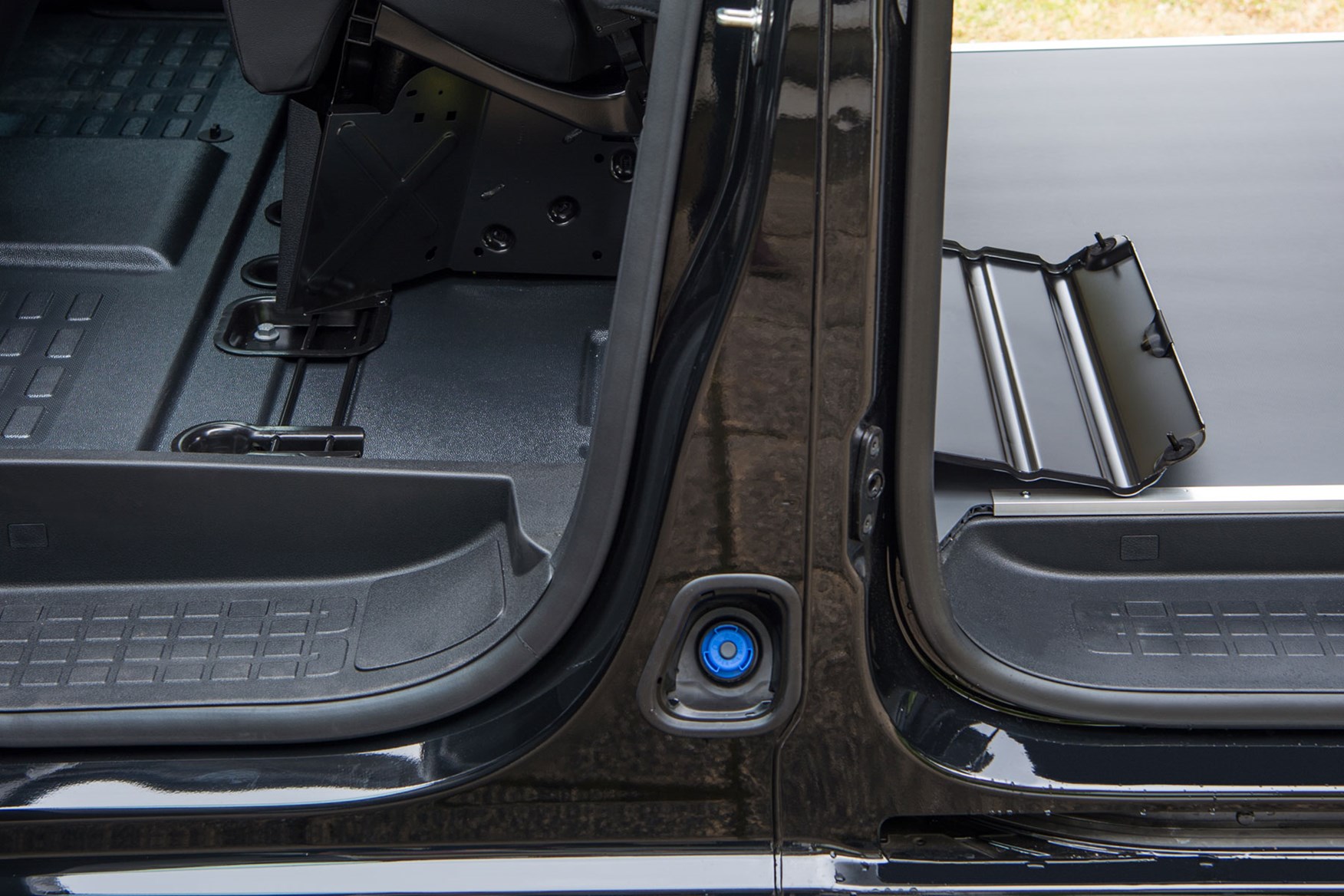 Vauxhall Vivaro van dimensions (2019on), capacity, payload, volume