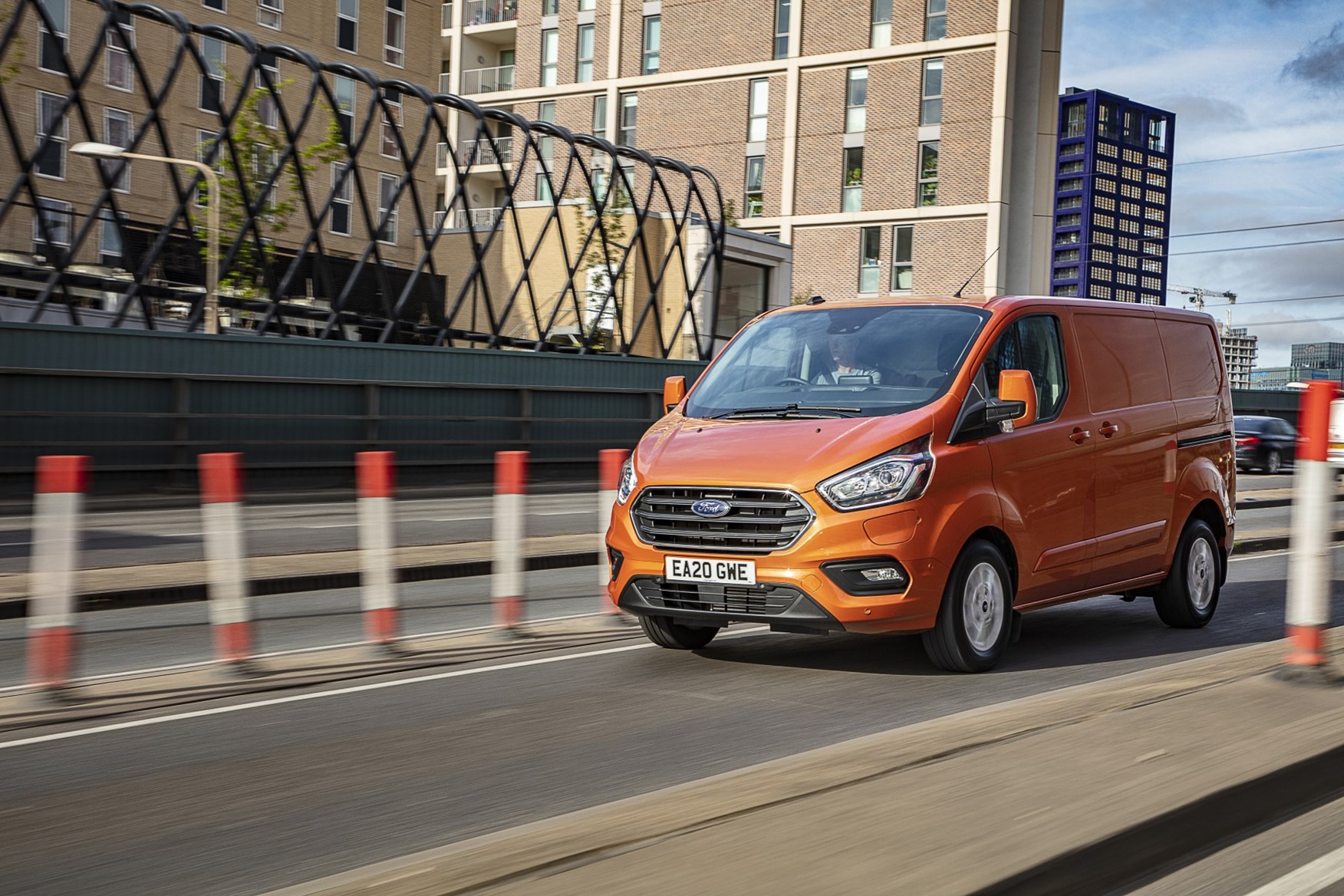 2020 Ford Transit Custom Plug-In Hybrid - front three quarter