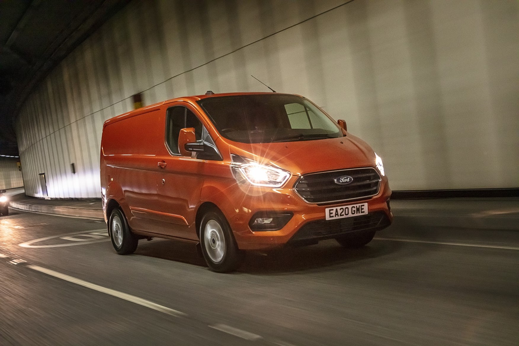 2020 Ford Transit Custom Plug-In Hybrid - front three quarter