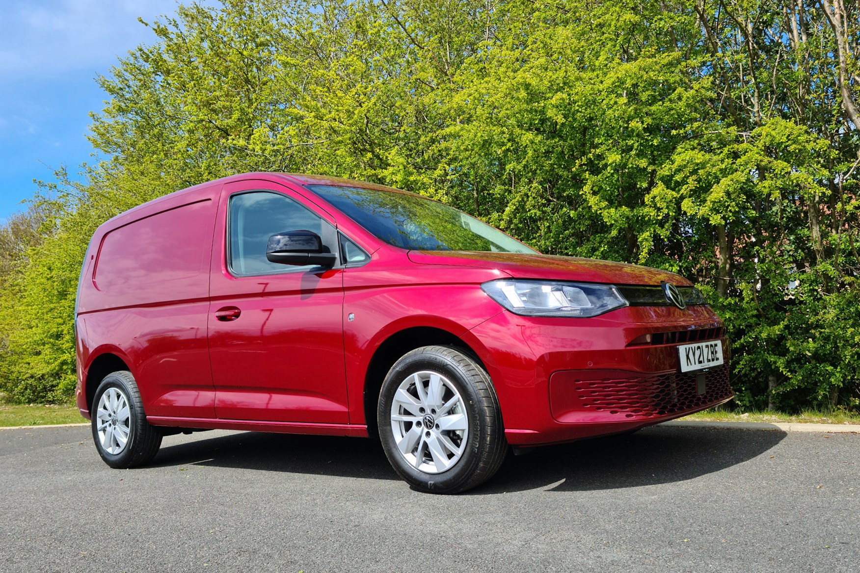 Volkswagen Caddy Cargo 1.5 TSI petrol review - front view, red, low