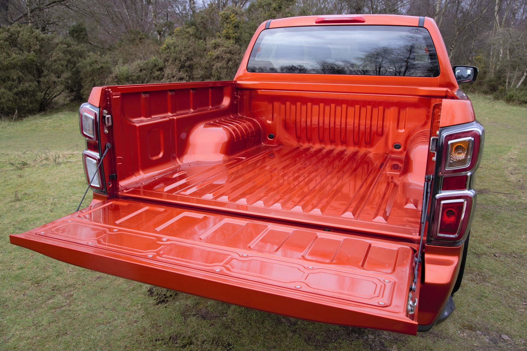 Isuzu DMax pickup dimensions (2021on), capacity, payload, volume