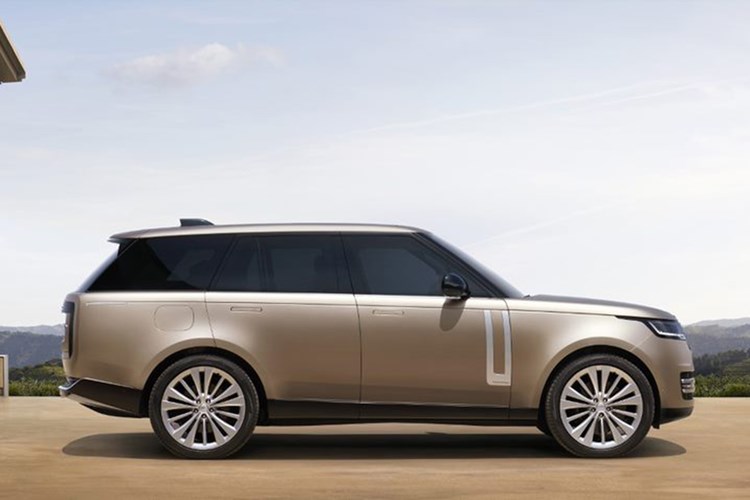 Range Rover review (2022) profile view