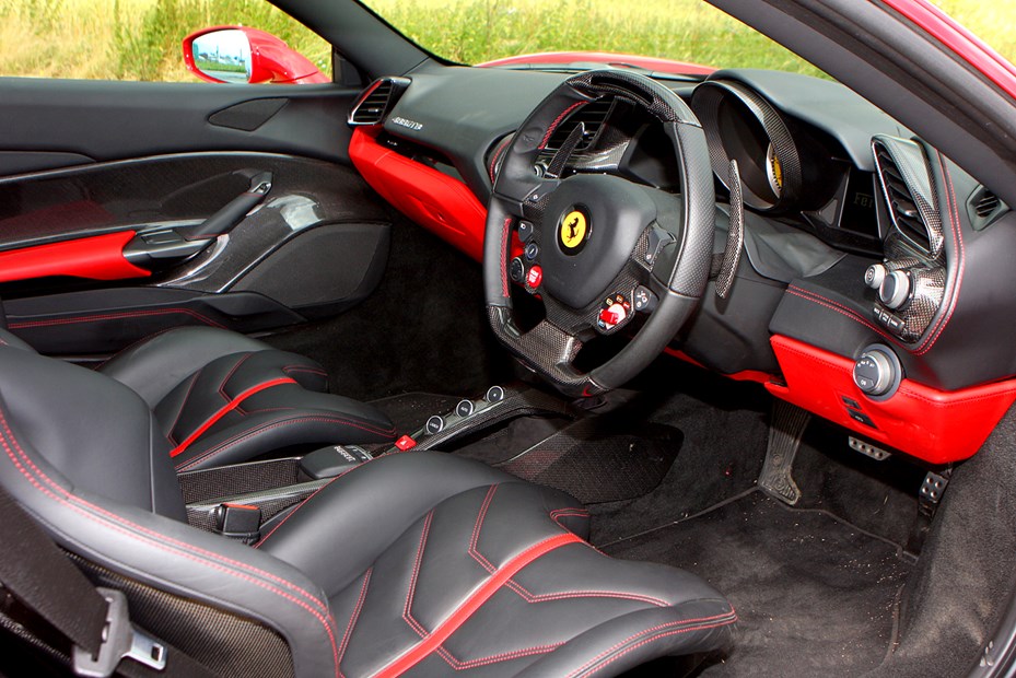 Ferrari 2016 GTB - Main interior