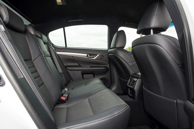 Lexus GS (2018) rear seats