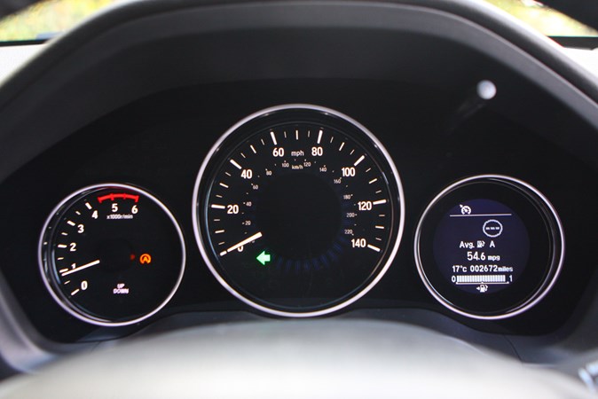 Honda HR-V dials, diesel