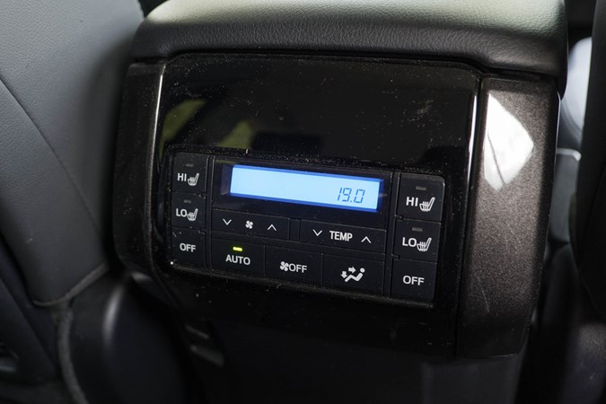 Toyota Land Cruiser rear climate control