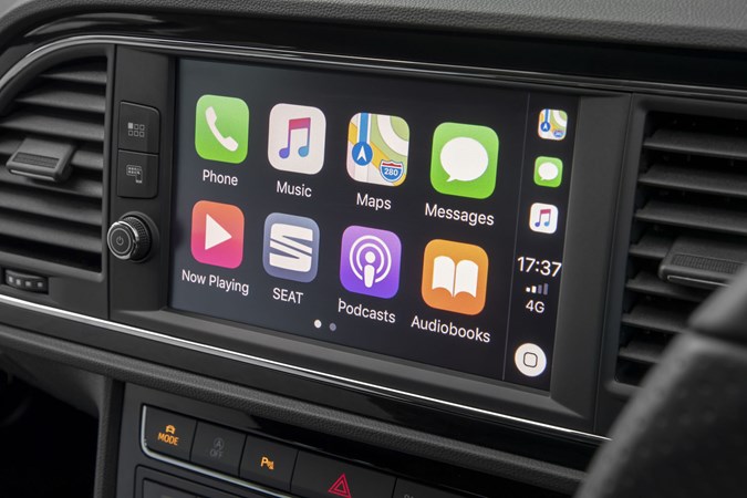 2017 SEAT Leon interior Apple CarPlay
