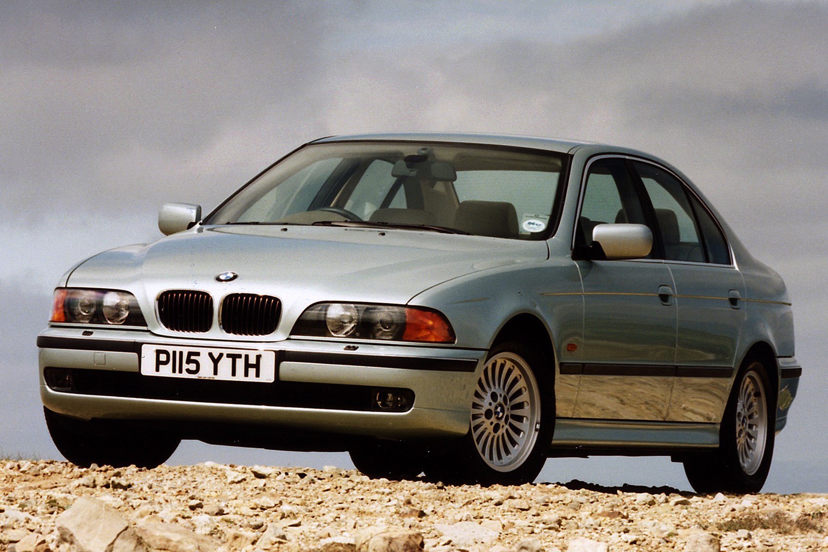 【サイズ:BMW5シリーズE391996~2003_色:カーボンルック】BM BMW 5 Series (E39) model guide - Prestige & Performance Car