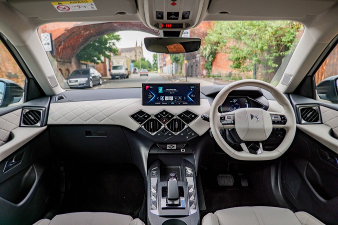 2019 DS 3 Crossback E-Tense wide interior
