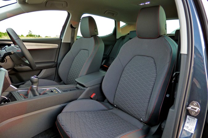 SEAT Leon (2020) interior (front)