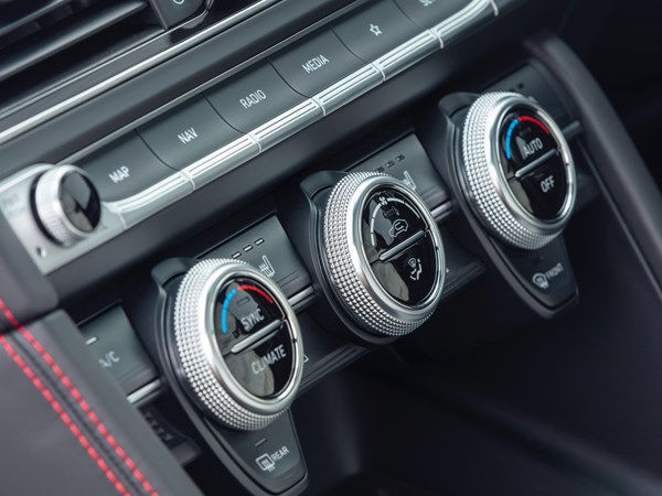 2022 Genesis G70 climate controls