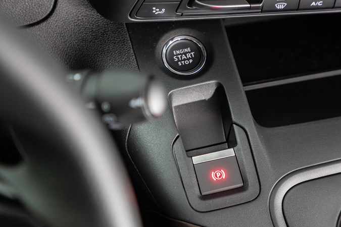 Peugeot Rifter GT Line, electronic parking brake 2018