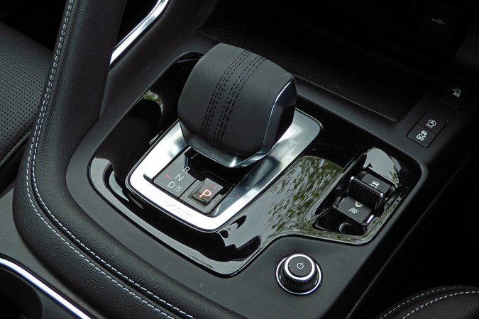 Jaguar E-Pace automatic gearbox 2021