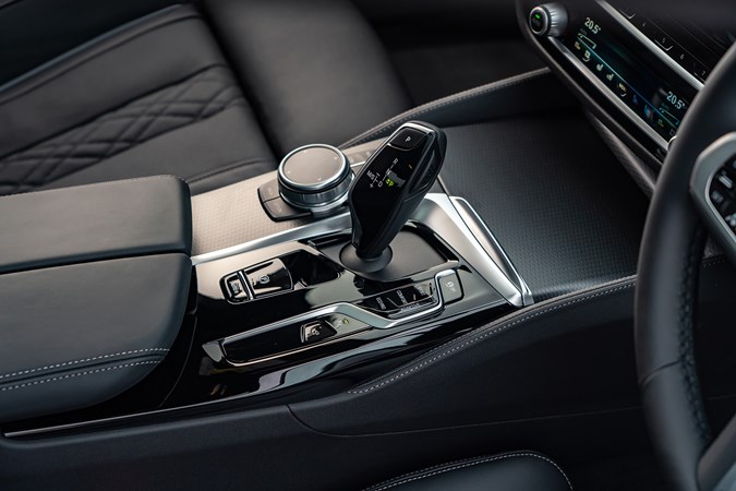 2020 BMW M550i xDrive automatic gearbox