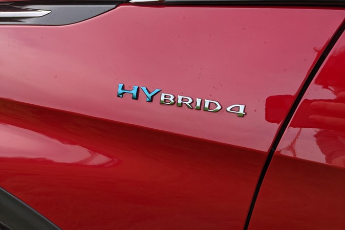 2020 Peugeot 3008 hybrid badge