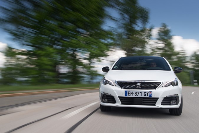 Peugeot 308 handling 2017