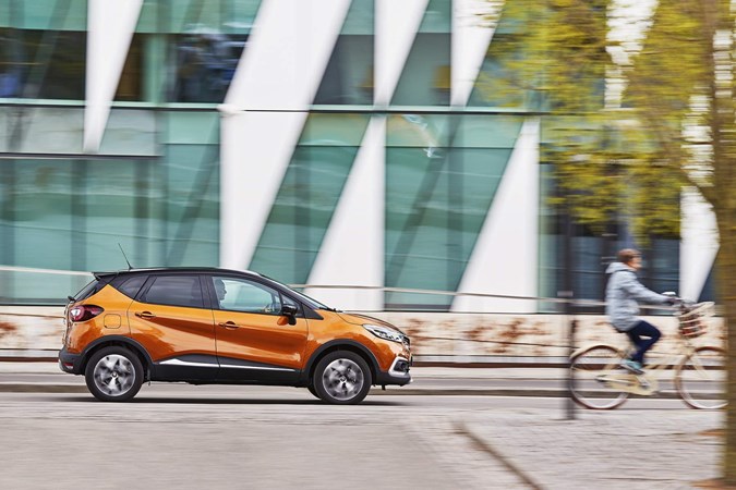 2019 Renault Captur side orange