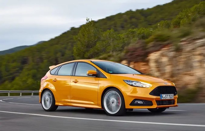 Ford Focus St driving