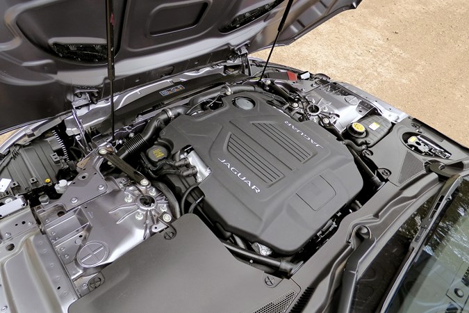 Jaguar F-Type P450 (2020), V8 engine